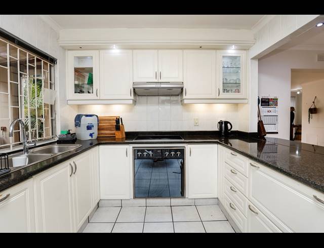 4 BEDROOM HOUSE FOR SALE IN SUNNINGDALE